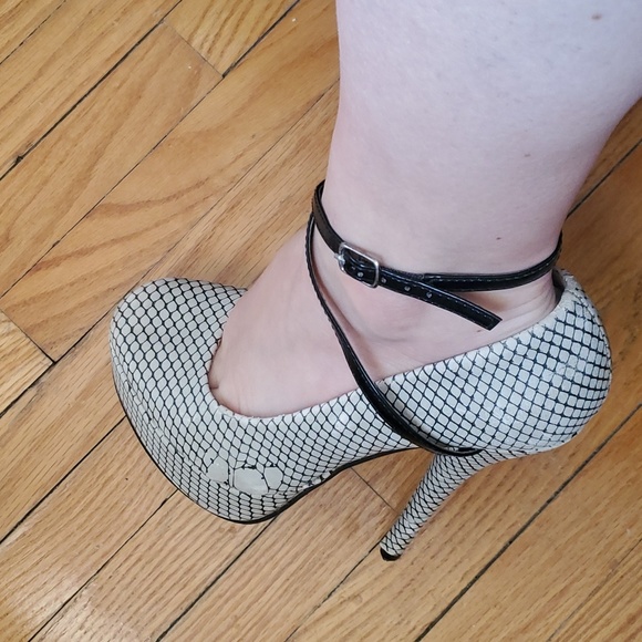 Edgey Vintage High Stilettos - Size 7 - Picture 5 of 8